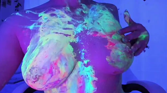 Snapshot of GilaKat chatting on 03.02.25 GilaKat online show from 03.02.25