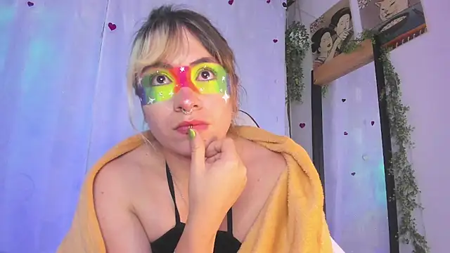 Snapshot of GilaKat chatting on 03.18.25 GilaKat online show from 03.18.25