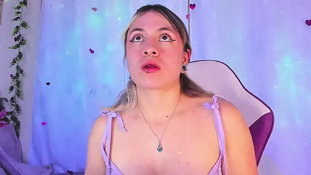 Snapshot of GilaKat chatting on 03.20.25 GilaKat online show from 03.20.25