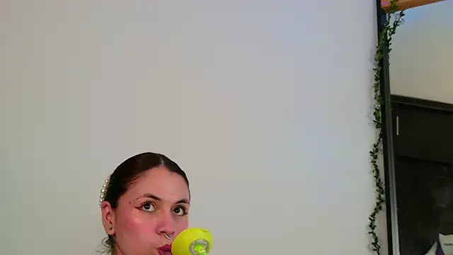 Snapshot of GilaKat chatting on 10.11.25 GilaKat online show from 10.11.25