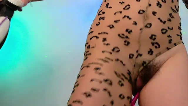 Snapshot of GilaKat chatting on 10.15.25 GilaKat online show from 10.15.25