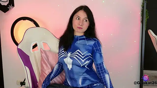 Snapshot of GilaKat chatting on 11.06.25 GilaKat online show from 11.06.25