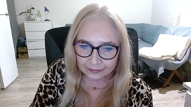 Snapshot of sofia_xkiss chatting on 02.04.25 sofia xkiss online show from 02.04.25