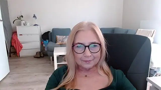 Snapshot of sofia_xkiss chatting on 02.17.25 sofia xkiss online show from 02.17.25