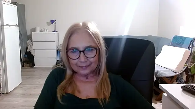 Snapshot of sofia_xkiss chatting on 03.15.25 sofia xkiss online show from 03.15.25