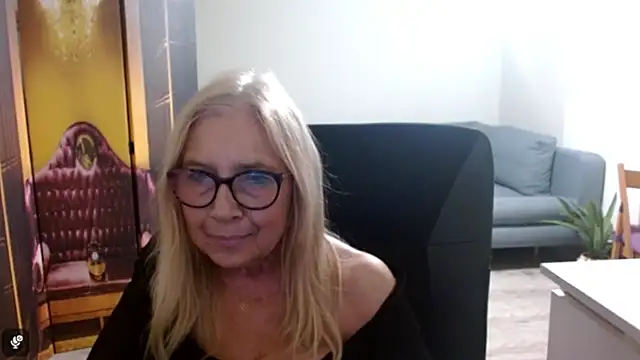 Snapshot of sofia_xkiss chatting on 11.25.25 sofia xkiss online show from 11.25.25