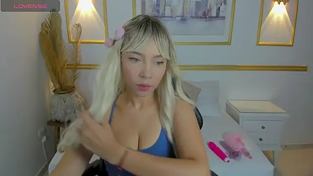 Snapshot of adara_44 chatting on 12.11.24 adara 44 online show from 12.11.24