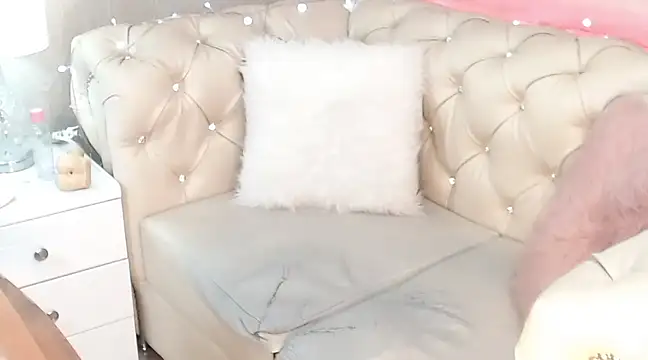 Snapshot of Barbie_Fox chatting on 02.19.25 Barbie Fox online show from 02.19.25