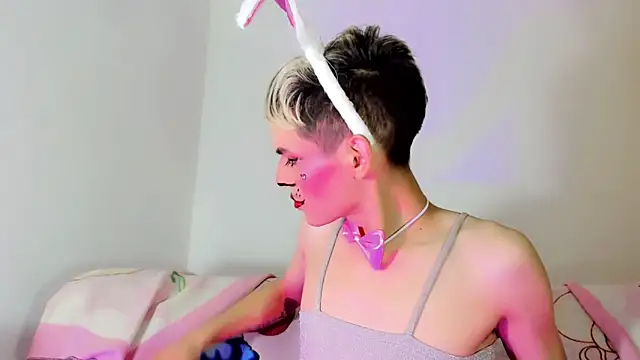 Snapshot of TatiGil chatting on 10.15.25 TatiGil online show from 10.15.25