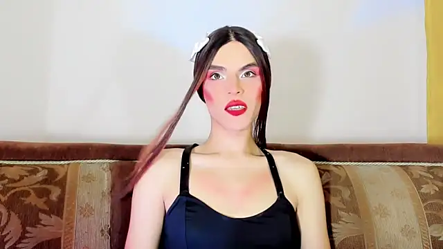 Snapshot of TatiGil chatting on 10.15.25 TatiGil online show from 10.15.25