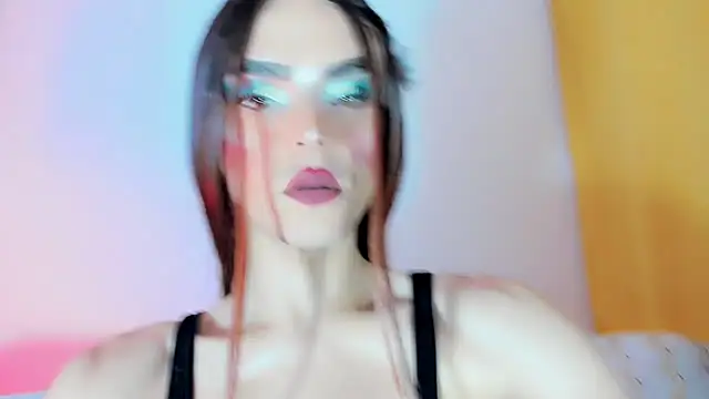 Snapshot of TatiGil chatting on 11.05.25 TatiGil online show from 11.05.25