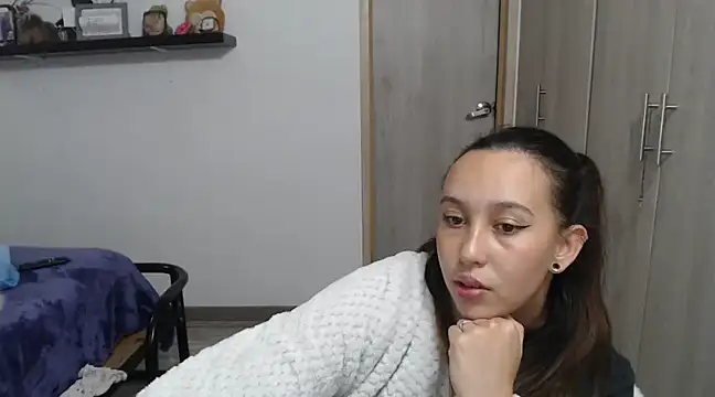 Skarlet Adams28 online show from 12.29.24