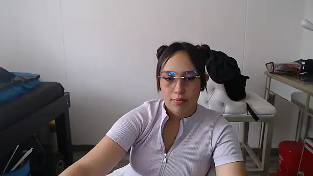 Skarlet Adams28 online show from 02.06.25