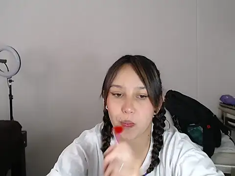 Skarlet Adams28 online show from 03.14.25