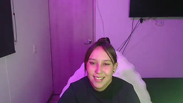 Skarlet Adams28 online show from 10.20.25