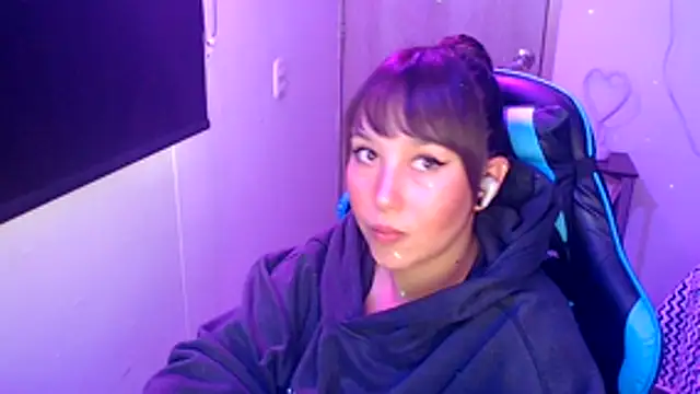 Skarlet Adams28 online show from 05.25.26