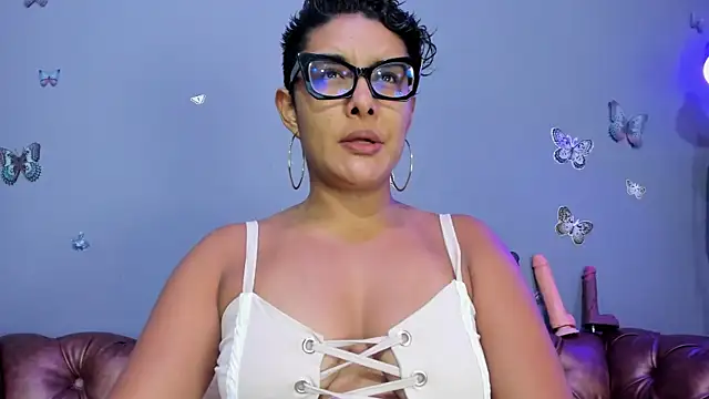 Kaira mosse online show from 10.15.25