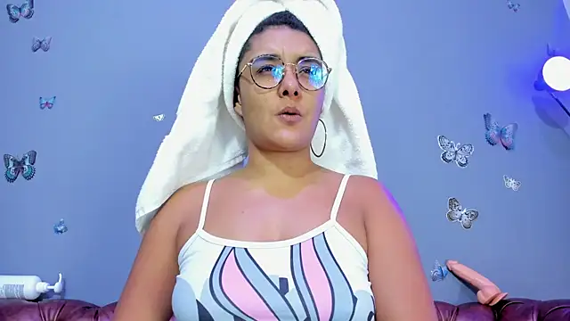 Kaira mosse online show from 12.04.25