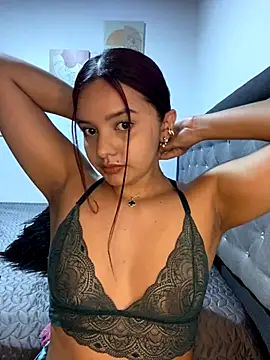 Melanyprada online show from 12.14.25