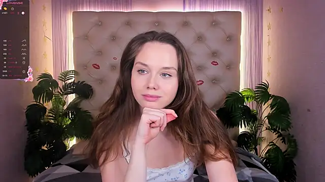 Julie Rhodes online show from 03.06.25