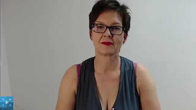 Snapshot of Sofie69Velvet chatting on 10.14.25 Sofie69Velvet online show from 10.14.25