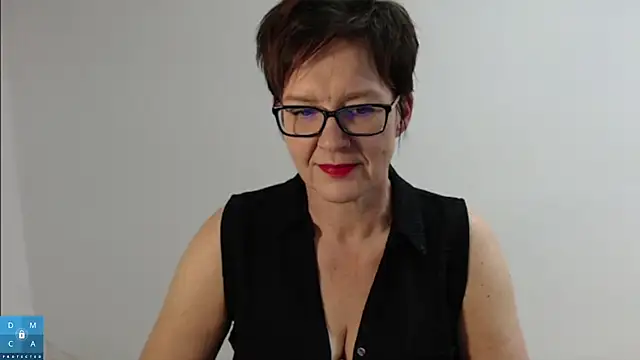 Snapshot of Sofie69Velvet chatting on 10.26.25 Sofie69Velvet online show from 10.26.25