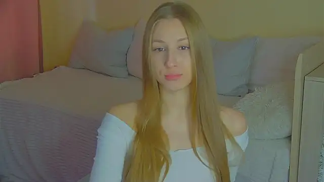 BritneyCruze online show from 10.14.25