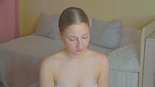 BritneyCruze online show from 10.27.25