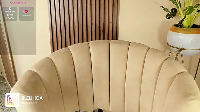 Snapshot of kenayfox chatting on 01.17.25 kenayfox online show from 01.17.25