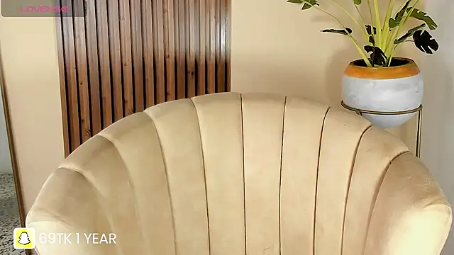 Snapshot of kenayfox chatting on 03.21.25 kenayfox online show from 03.21.25