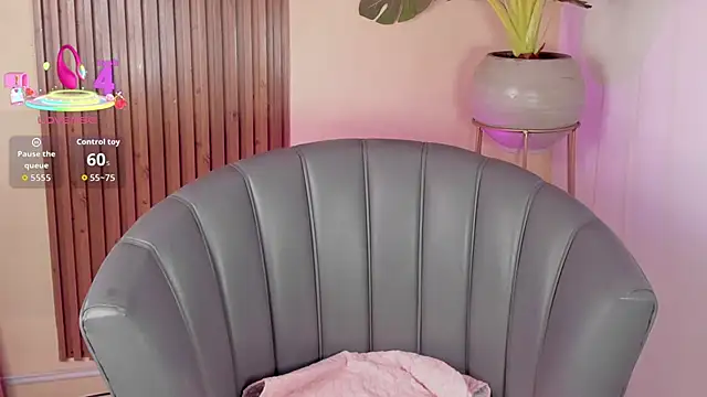 Snapshot of kenayfox chatting on 09.21.25 kenayfox online show from 09.21.25