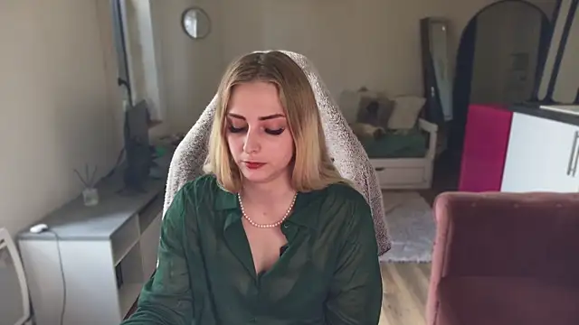 Snapshot of ce_leste__ chatting on 03.07.25 ce leste online show from 03.07.25