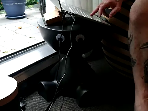 ChunkyMonkey007 online show from 01.28.25