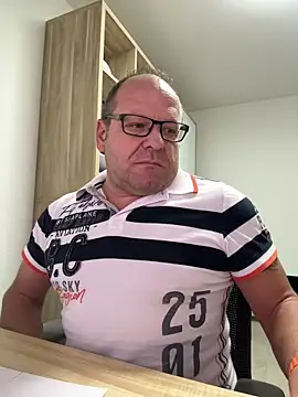 coupleLatinaLovers online show from 10.13.25