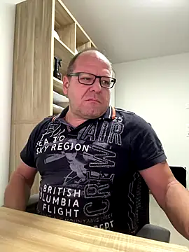 coupleLatinaLovers online show from 10.20.25