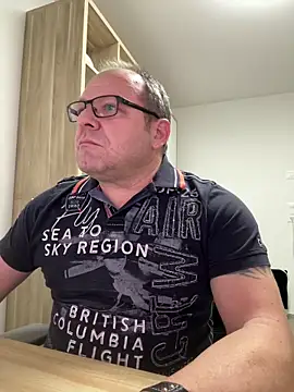 coupleLatinaLovers online show from 12.15.25