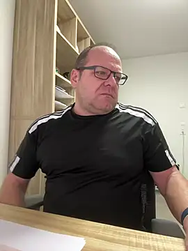 Snapshot of coupleLatinaLovers chatting on 02.03.26 coupleLatinaLovers online show from 02.03.26