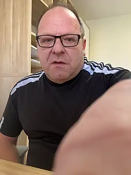 Snapshot of coupleLatinaLovers chatting on 02.13.26 coupleLatinaLovers online show from 02.13.26