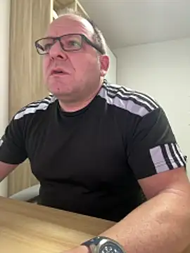 Snapshot of coupleLatinaLovers chatting on 02.23.26 coupleLatinaLovers online show from 02.23.26