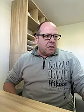 Snapshot of coupleLatinaLovers chatting on 02.27.26 coupleLatinaLovers online show from 02.27.26