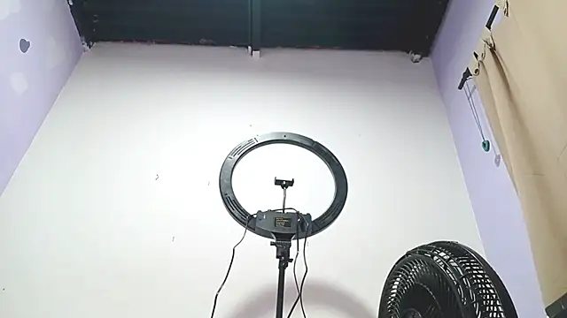 PetiteIvoryQueen19 online show from 01.26.25