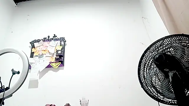 PetiteIvoryQueen19 online show from 10.16.25