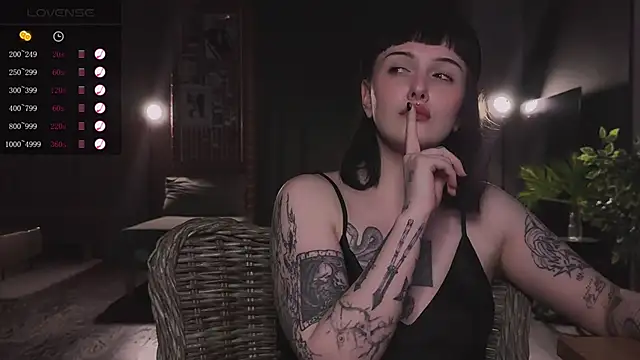 Snapshot of vinylstore chatting on 12.14.24 vinylstore online show from 12.14.24