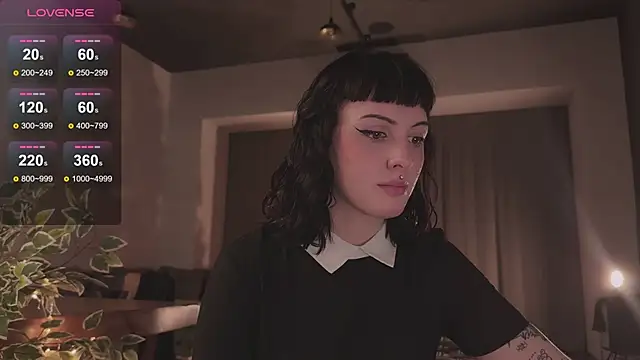 Snapshot of vinylstore chatting on 12.18.24 vinylstore online show from 12.18.24