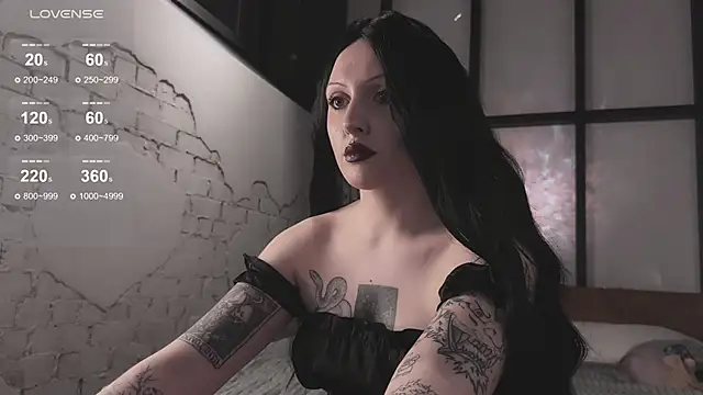 Snapshot of vinylstore chatting on 01.13.25 vinylstore online show from 01.13.25