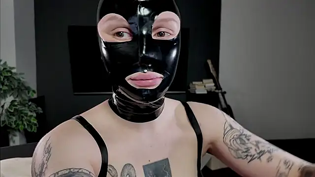 Snapshot of vinylstore chatting on 02.28.25 vinylstore online show from 02.28.25