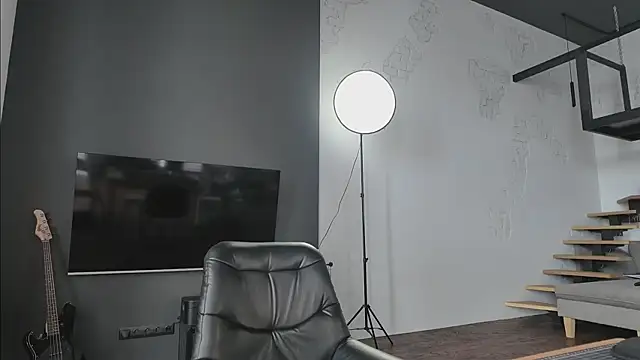 Snapshot of vinylstore chatting on 03.21.25 vinylstore online show from 03.21.25