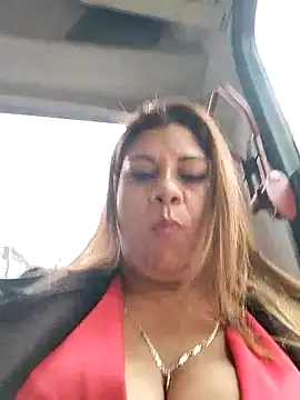 Snapshot of Laura-Hernandez chatting on 01.17.25 Laura-Hernandez online show from 01.17.25