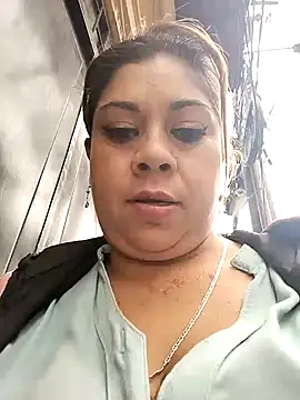 Snapshot of Laura-Hernandez chatting on 02.13.25 Laura-Hernandez online show from 02.13.25