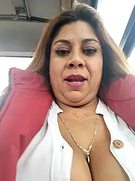 Snapshot of Laura-Hernandez chatting on 02.14.25 Laura-Hernandez online show from 02.14.25